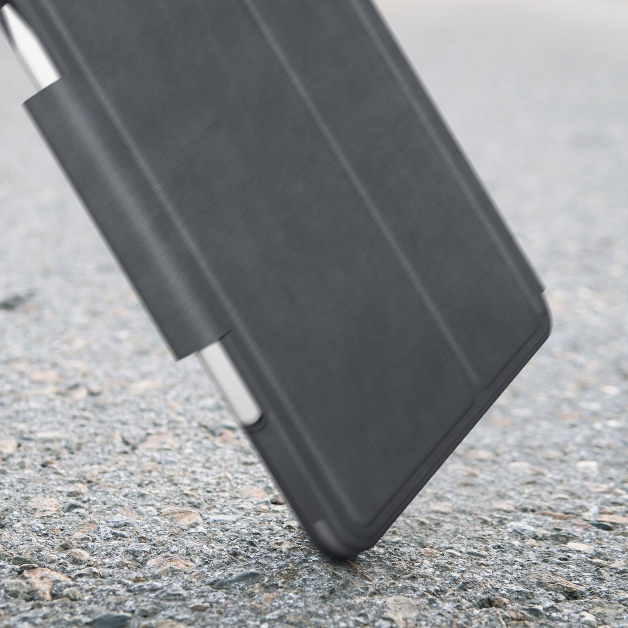 Teclado y Case ZAGG Pro Keys con Trackpad para iPad Pro 12.9'' (3a, 4a y 5a Gen) y iPad Air 13'' (M2) - Negro/Gris