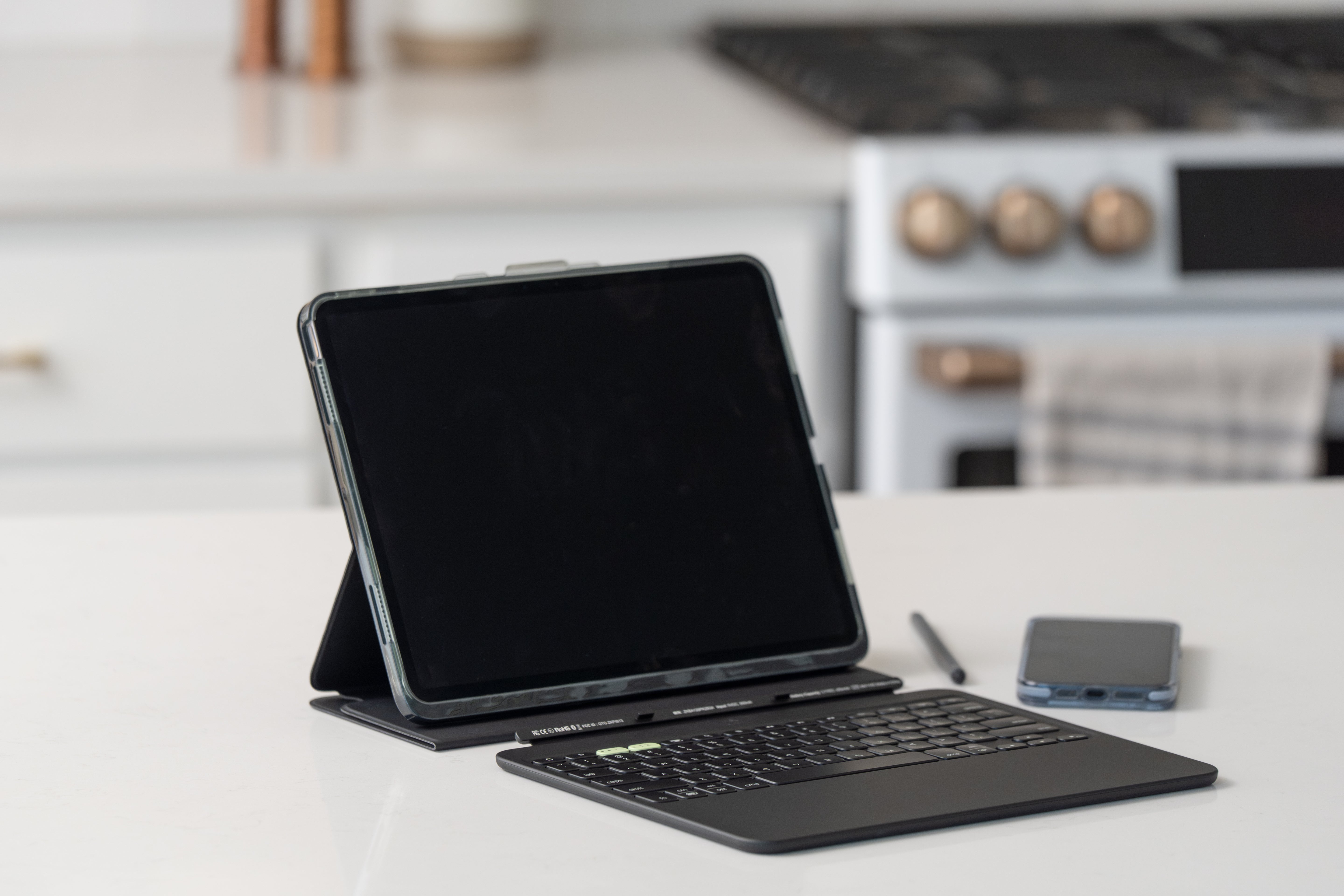 Teclado con Funda ZAGG Pro Keys 2 para iPad Air 13 (M2, M3) Inalámbrico