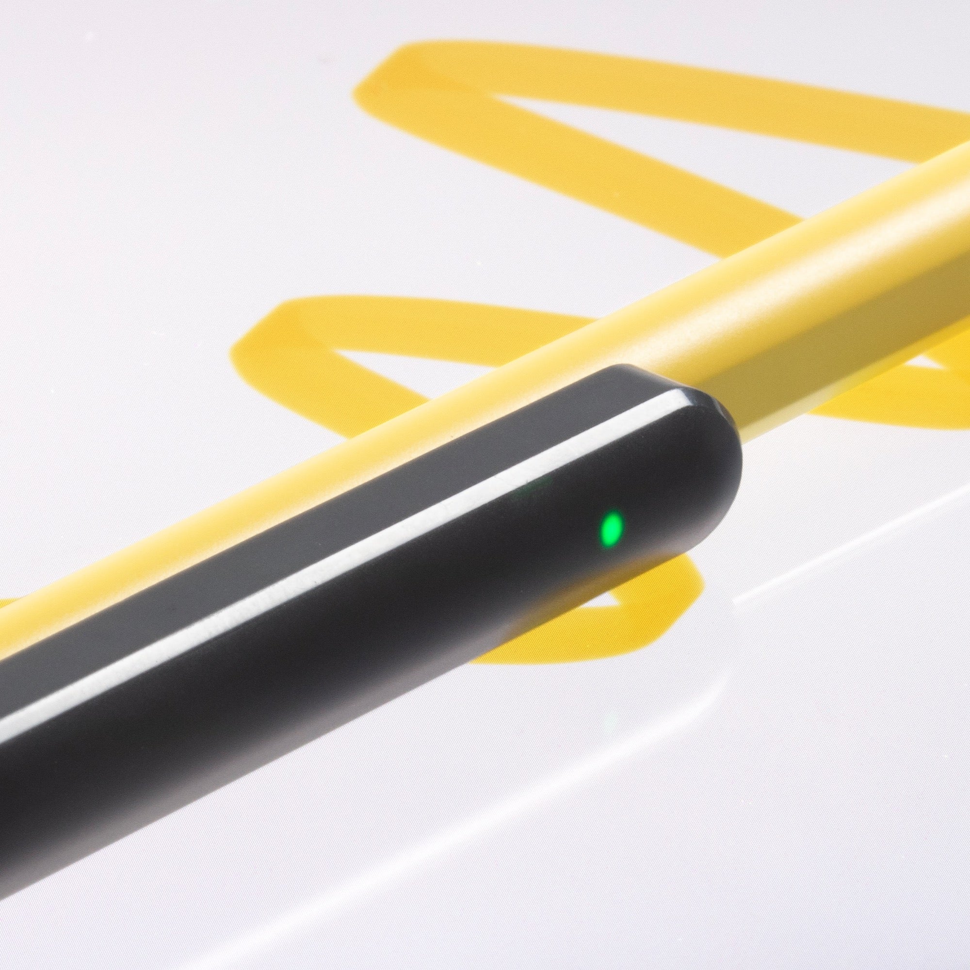 Lápiz Óptico Stylus Pro Zagg para iPad con carga inalámbrica Color Amarillo